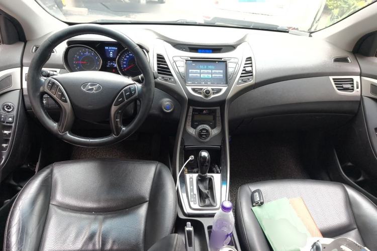 Used Hyundai Elantra (5th Generation / Langdong) 2013 1.6L Automatic Luxury Model Center Console