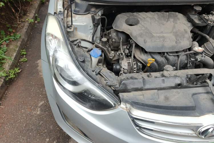 Used Hyundai Elantra (5th Generation / Langdong) 2013 1.6L Automatic Luxury Model Engine Bay Right