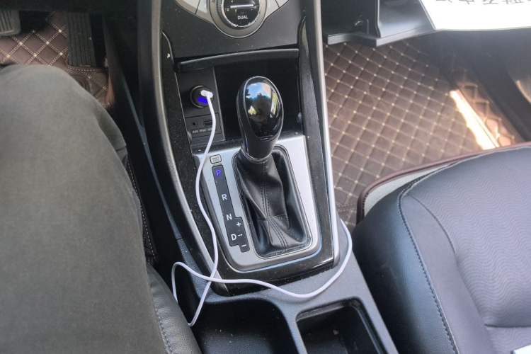 Used Hyundai Elantra (5th Generation / Langdong) 2013 1.6L Automatic Luxury Model Gear Lever