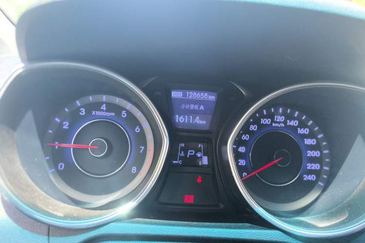 Used Hyundai Elantra (5th Generation / Langdong) 2013 1.6L Automatic Luxury Model Odometer Close Up