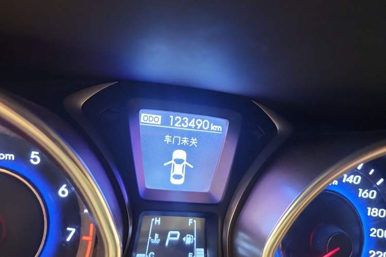 Used Hyundai Elantra (5th Generation / Langdong) 2013 1.6L Automatic Leading Model Odometer Close Up