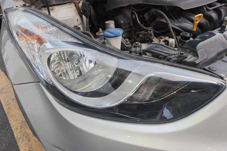 Used Hyundai Elantra (5th Generation / Langdong) 2013 1.6L Automatic Leading Model Right Front Headlight