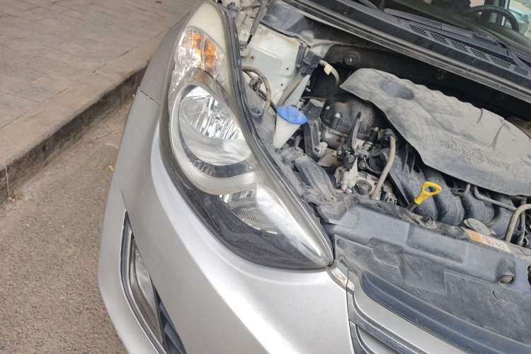 Used Hyundai Elantra (5th Generation / Langdong) 2013 1.6L Automatic Luxury Model Right Front Headlight