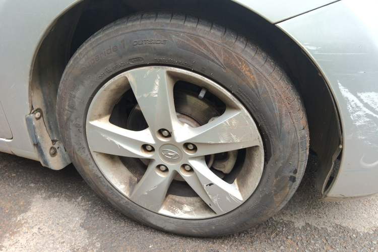 Used Hyundai Elantra (5th Generation / Langdong) 2013 1.6L Automatic Luxury Model Right Front Wheel Hub