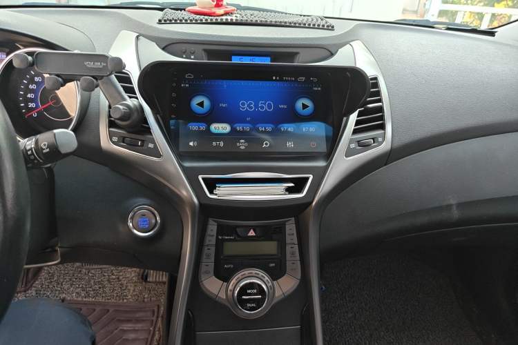 Used Hyundai Elantra (5th Generation / Langdong) 2013 1.6L Automatic Luxury Model Audio And AC Panel