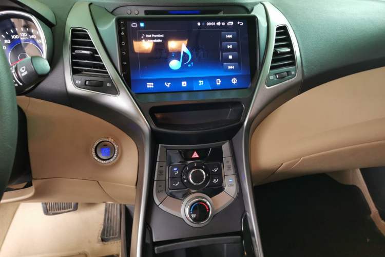 Used Hyundai Elantra (5th Generation / Langdong) 2013 1.6L Automatic Leading Model Audio And AC Panel