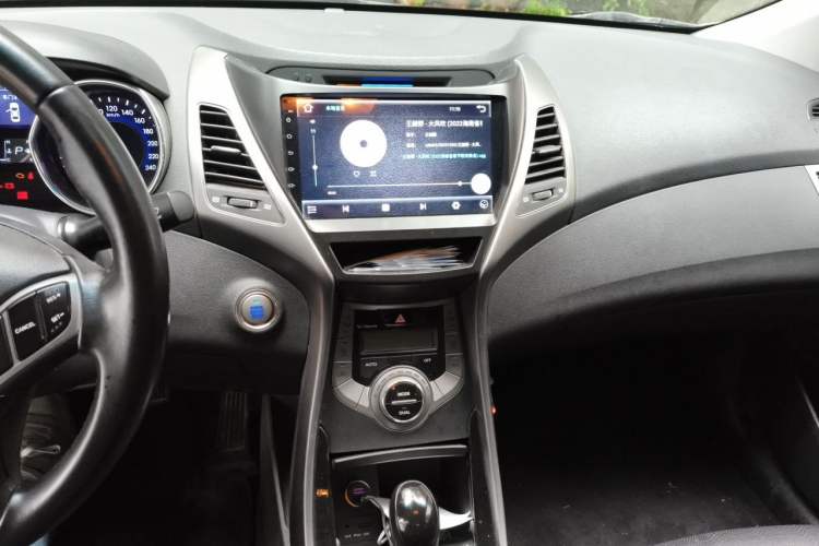 Used Hyundai Elantra (5th Generation / Langdong) 2013 1.6L Automatic Luxury Model Audio And AC Panel