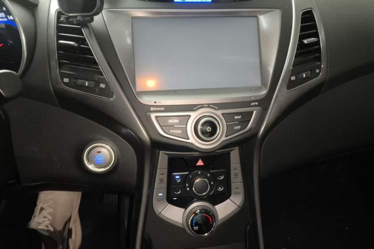 Used Hyundai Elantra (5th Generation / Langdong) 2013 1.6L Automatic Leading Model Audio And AC Panel