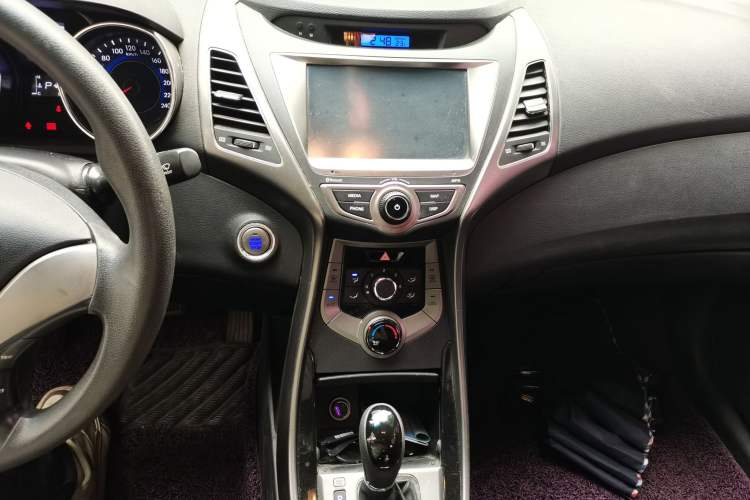 Used Hyundai Elantra (5th Generation / Langdong) 2013 1.6L Automatic Leading Model Audio And AC Panel