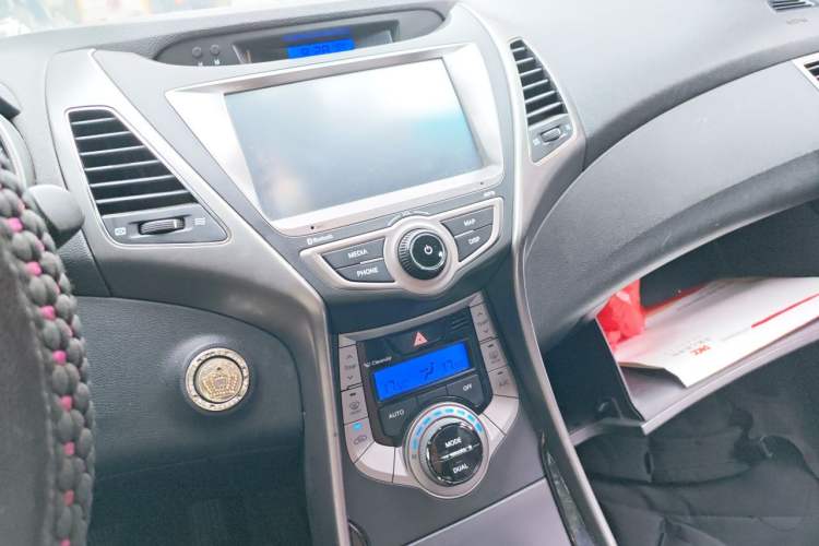 Used Hyundai Elantra (5th Generation / Langdong) 2013 1.6L Automatic Luxury Model Audio And AC Panel