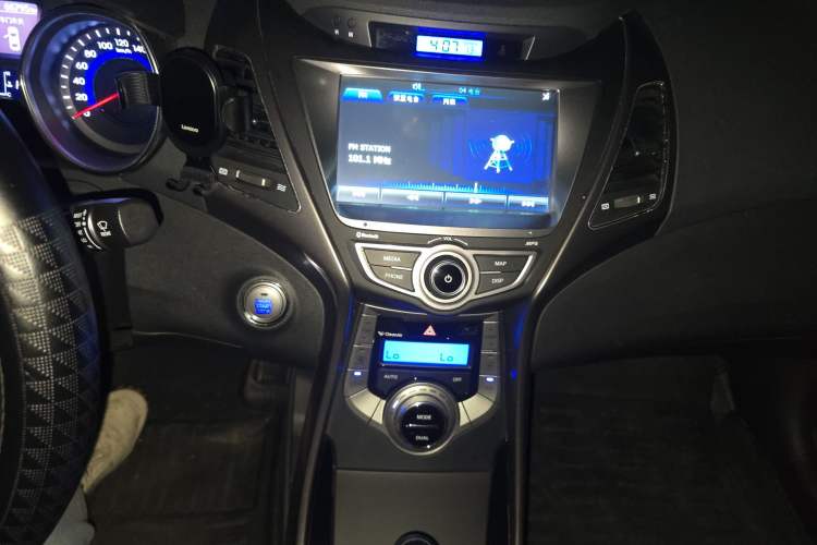 Used Hyundai Elantra (5th Generation / Langdong) 2013 1.6L Automatic Luxury Model Audio And AC Panel