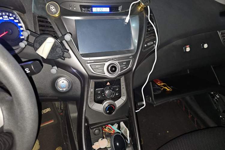 Used Hyundai Elantra (5th Generation / Langdong) 2013 1.6L Automatic Leading Model Audio And AC Panel