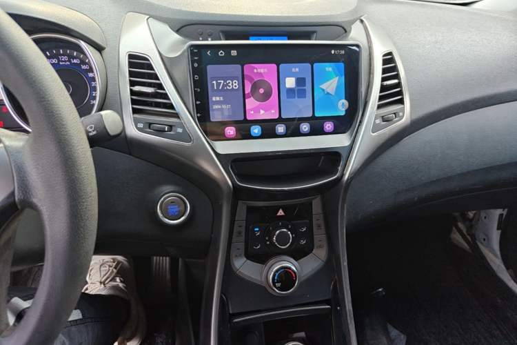 Used Hyundai Elantra (5th Generation / Langdong) 2013 1.6L Automatic Leading Model Audio And AC Panel