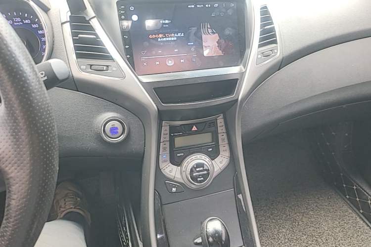 Used Hyundai Elantra (5th Generation / Langdong) 2013 1.6L Automatic Leading Model Audio And AC Panel