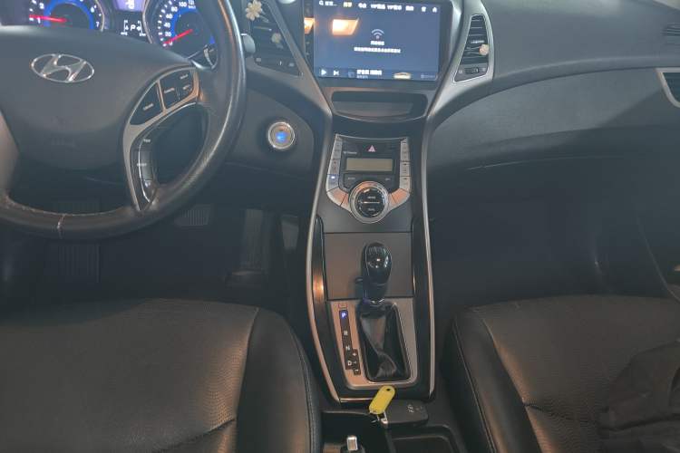 Used Hyundai Elantra (5th Generation / Langdong) 2013 1.6L Automatic Luxury Model Audio And AC Panel