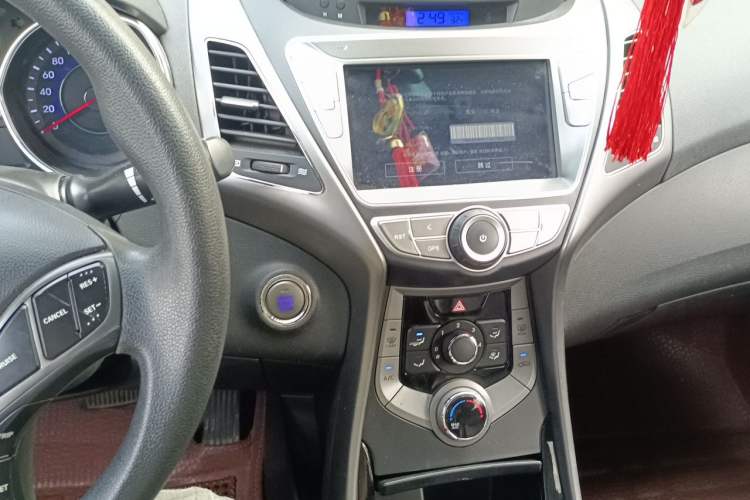 Used Hyundai Elantra (5th Generation / Langdong) 2013 1.6L Automatic Leading Model Audio And AC Panel