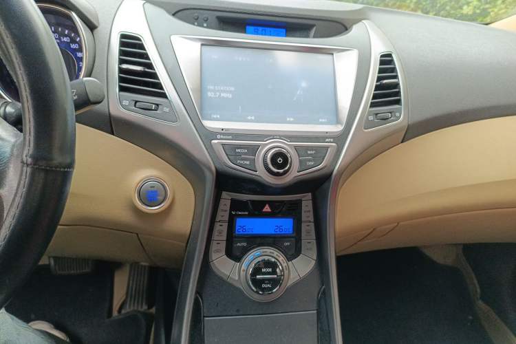Used Hyundai Elantra (5th Generation / Langdong) 2013 1.6L Automatic Luxury Model Audio And AC Panel