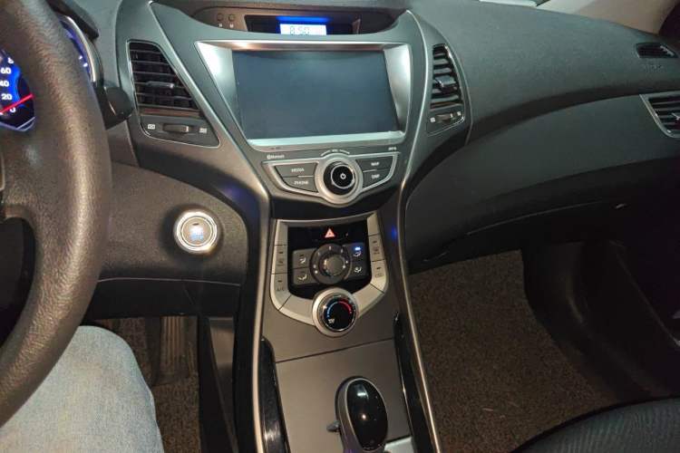 Used Hyundai Elantra (5th Generation / Langdong) 2013 1.6L Automatic Leading Model Audio And AC Panel