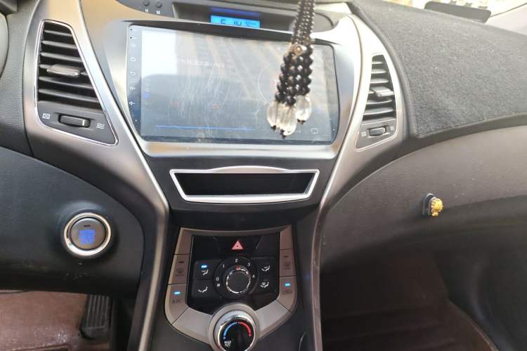Used Hyundai Elantra (5th Generation / Langdong) 2013 1.6L Automatic Leading Model Audio And AC Panel