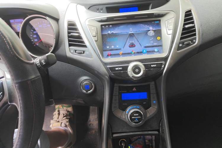 Used Hyundai Elantra (5th Generation / Langdong) 2013 1.6L Automatic Leading Model Audio And AC Panel