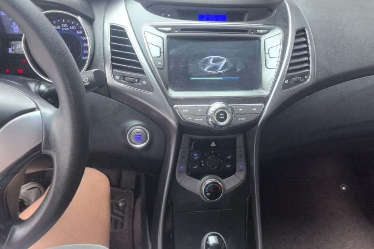 Used Hyundai Elantra (5th Generation / Langdong) 2013 1.6L Automatic Leading Model Audio And AC Panel