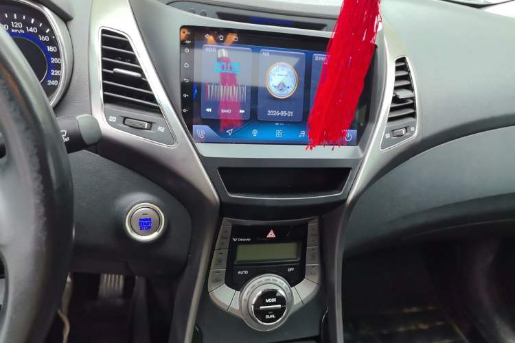 Used Hyundai Elantra (5th Generation / Langdong) 2013 1.6L Automatic Luxury Model Audio And AC Panel