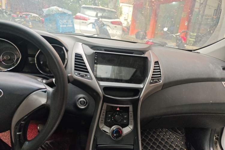 Used Hyundai Elantra (5th Generation / Langdong) 2013 1.6L Automatic Leading Model Audio And AC Panel