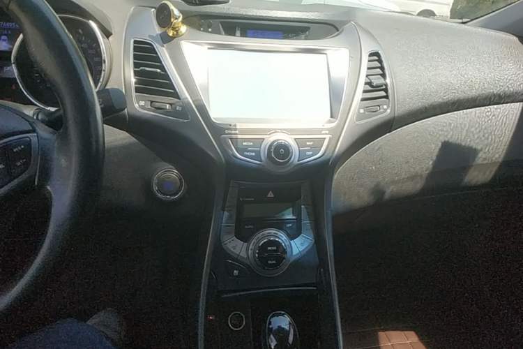 Used Hyundai Elantra (5th Generation / Langdong) 2013 1.6L Automatic Luxury Model Audio And AC Panel
