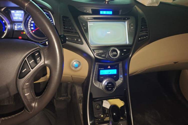 Used Hyundai Elantra (5th Generation / Langdong) 2013 1.6L Automatic Luxury Model Audio And AC Panel