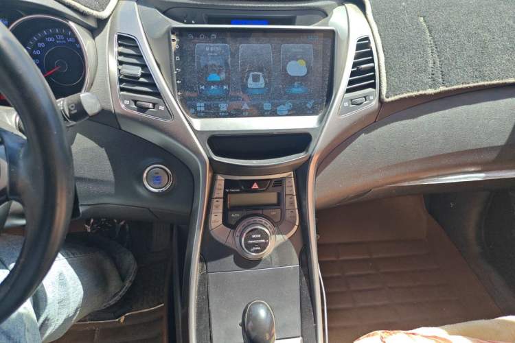 Used Hyundai Elantra (5th Generation / Langdong) 2013 1.6L Automatic Luxury Model Audio And AC Panel