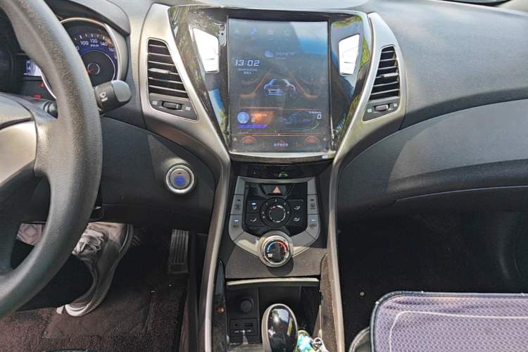 Used Hyundai Elantra (5th Generation / Langdong) 2013 1.6L Automatic Leading Model Audio And AC Panel