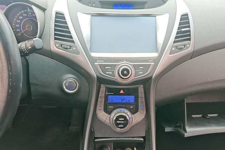Used Hyundai Elantra (5th Generation / Langdong) 2013 1.6L Automatic Luxury Model Audio And AC Panel