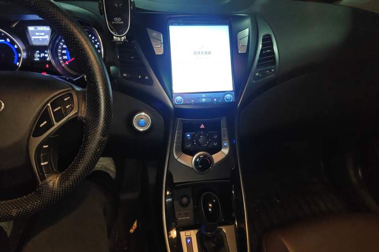 Used Hyundai Elantra (5th Generation / Langdong) 2013 1.6L Automatic Leading Model Audio And AC Panel