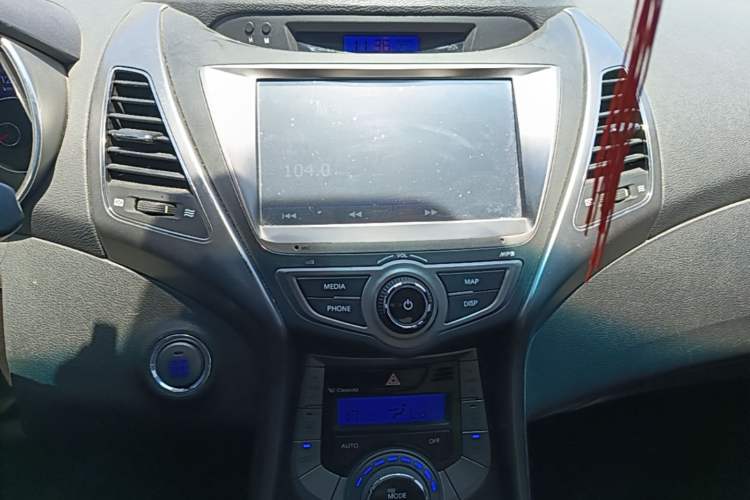 Used Hyundai Elantra (5th Generation / Langdong) 2013 1.6L Automatic Luxury Model Audio And AC Panel