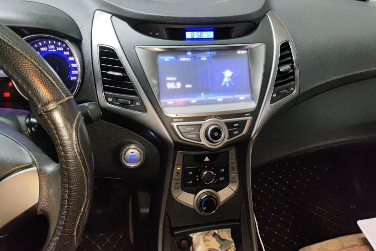 Used Hyundai Elantra (5th Generation / Langdong) 2013 1.6L Automatic Leading Model Audio And AC Panel