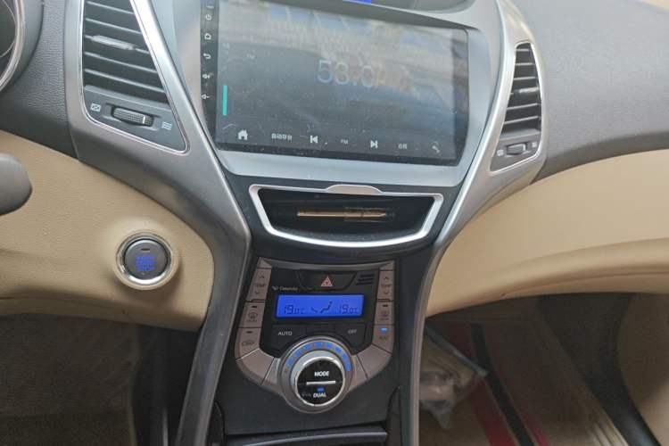 Used Hyundai Elantra (5th Generation / Langdong) 2013 1.6L Automatic Luxury Model Audio And AC Panel
