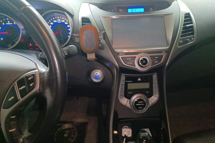 Used Hyundai Elantra (5th Generation / Langdong) 2013 1.6L Automatic Luxury Model Audio And AC Panel