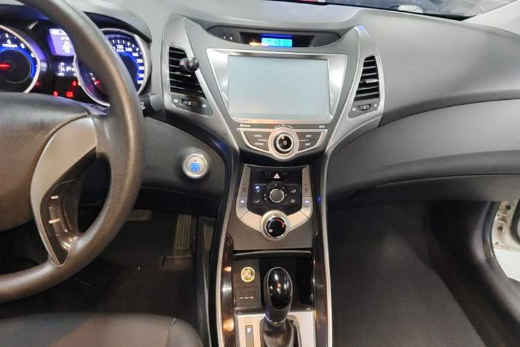 Used Hyundai Elantra (5th Generation / Langdong) 2013 1.6L Automatic Leading Model Audio And AC Panel