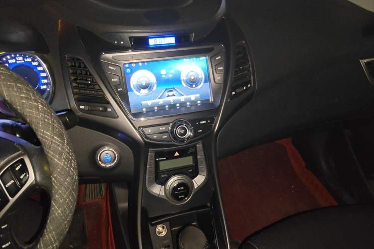 Used Hyundai Elantra (5th Generation / Langdong) 2013 1.6L Automatic Luxury Model Audio And AC Panel