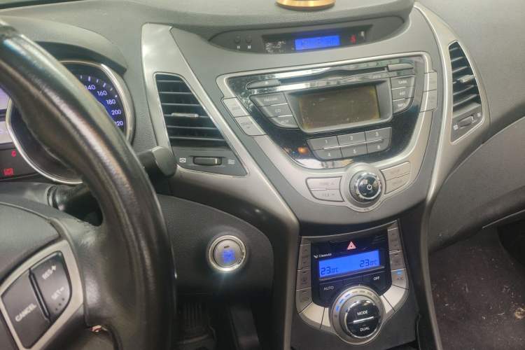 Used Hyundai Elantra (5th Generation / Langdong) 2013 1.6L Automatic Luxury Model Audio And AC Panel