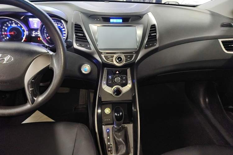 Used Hyundai Elantra (5th Generation / Langdong) 2013 1.6L Automatic Leading Model Audio And AC Panel