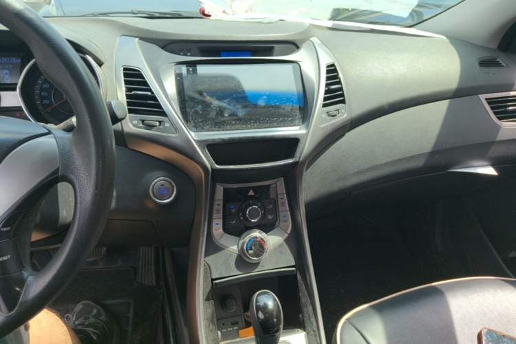 Used Hyundai Elantra (5th Generation / Langdong) 2013 1.6L Automatic Leading Model Audio And AC Panel