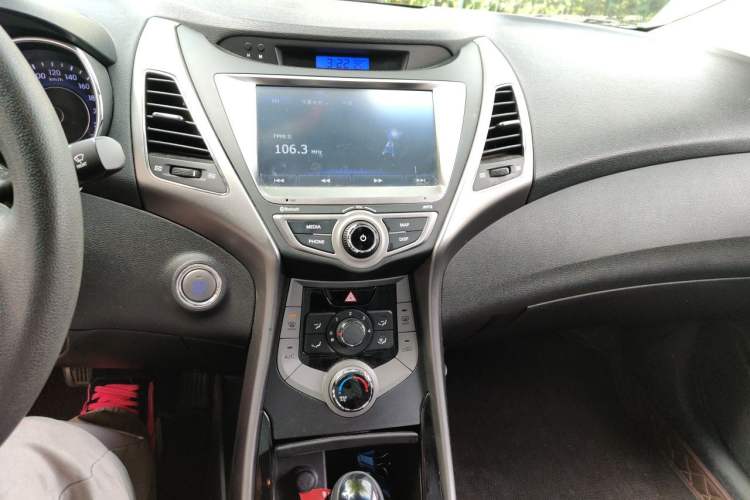 Used Hyundai Elantra (5th Generation / Langdong) 2013 1.6L Automatic Leading Model Audio And AC Panel