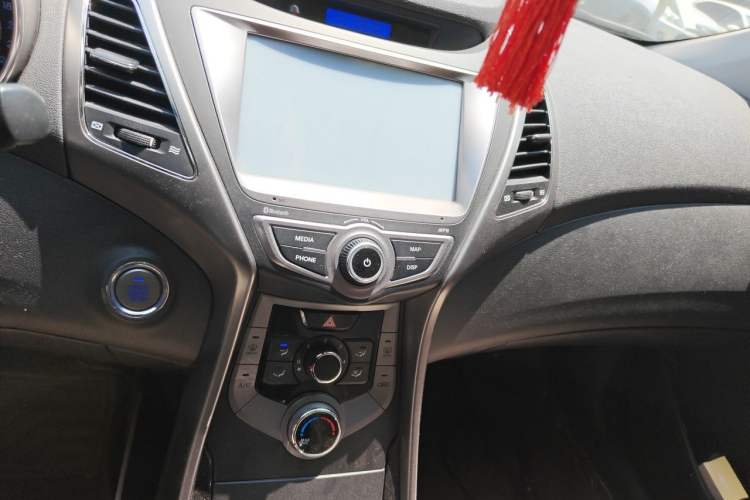 Used Hyundai Elantra (5th Generation / Langdong) 2013 1.6L Automatic Leading Model Audio And AC Panel