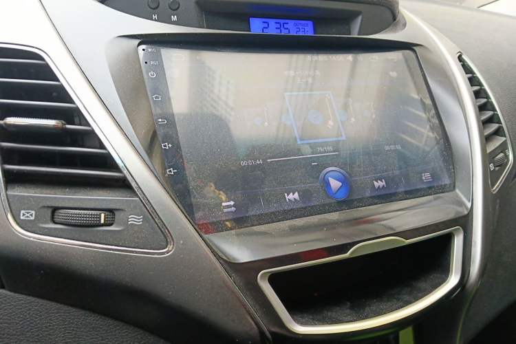 Used Hyundai Elantra (5th Generation / Langdong) 2013 1.6L Automatic Leading Model Audio And AC Panel