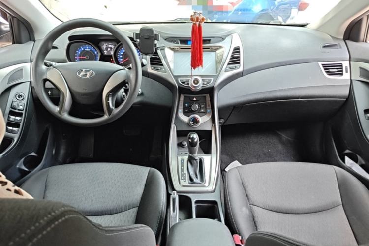 Used Hyundai Elantra (5th Generation / Langdong) 2013 1.6L Automatic Leading Model Center Console