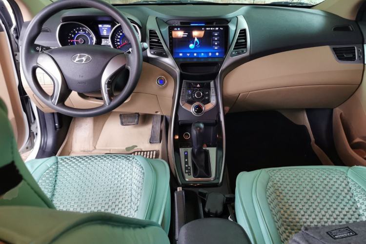 Used Hyundai Elantra (5th Generation / Langdong) 2013 1.6L Automatic Leading Model Center Console