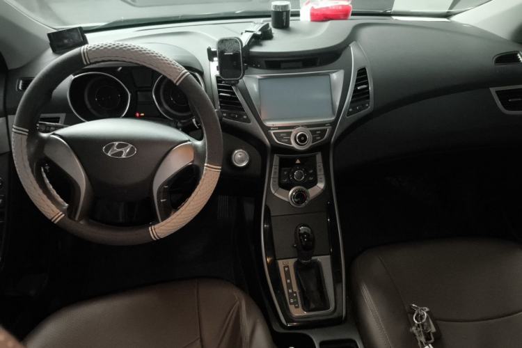 Used Hyundai Elantra (5th Generation / Langdong) 2013 1.6L Automatic Leading Model Center Console
