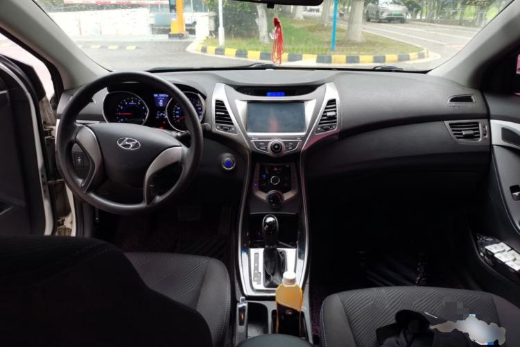 Used Hyundai Elantra (5th Generation / Langdong) 2013 1.6L Automatic Leading Model Center Console