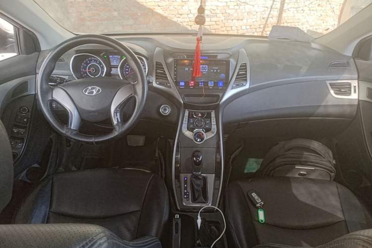 Used Hyundai Elantra (5th Generation / Langdong) 2013 1.6L Automatic Leading Model Center Console